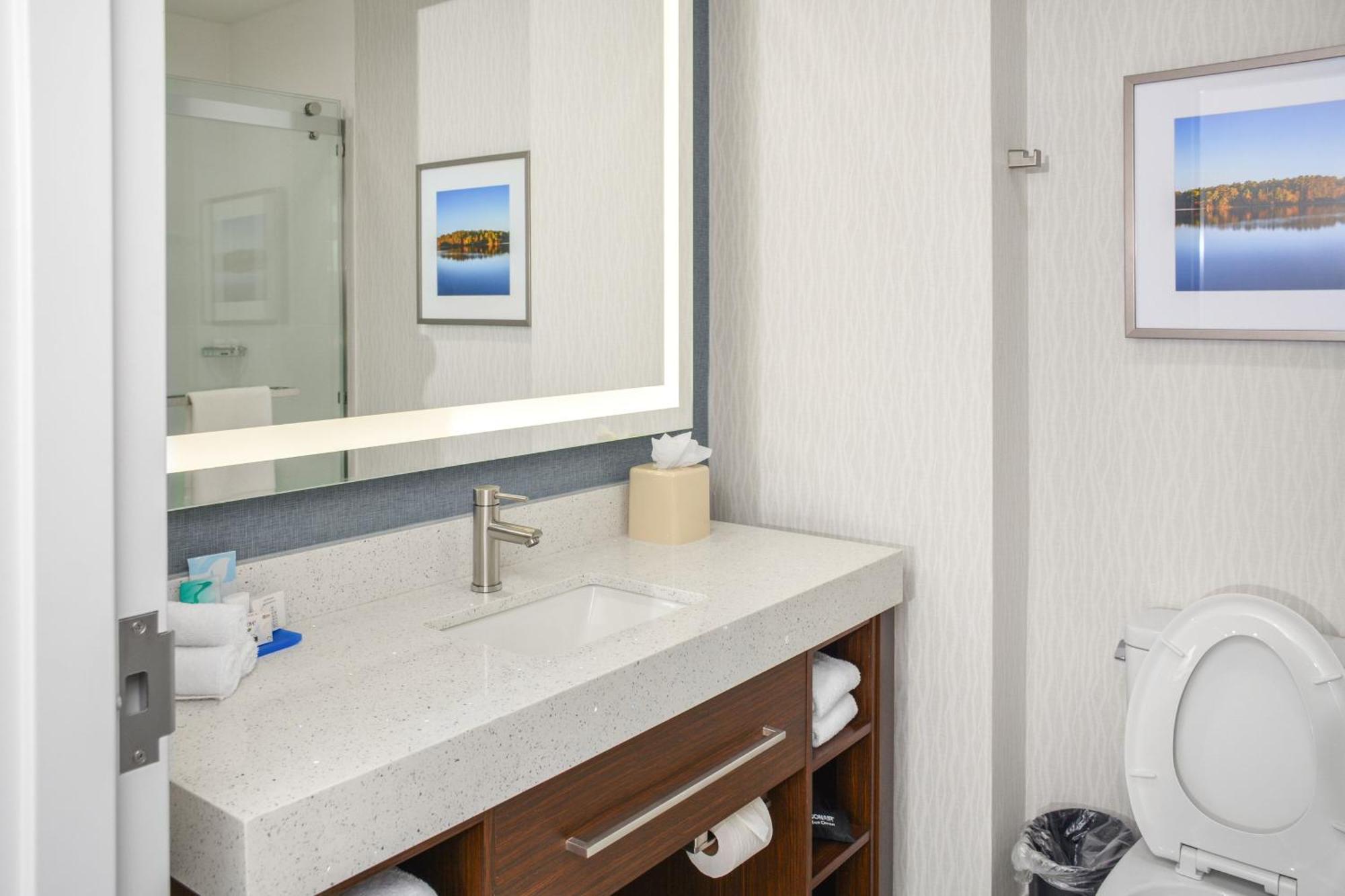 Four Points By Sheraton Fayetteville Fort Liberty Exterior photo